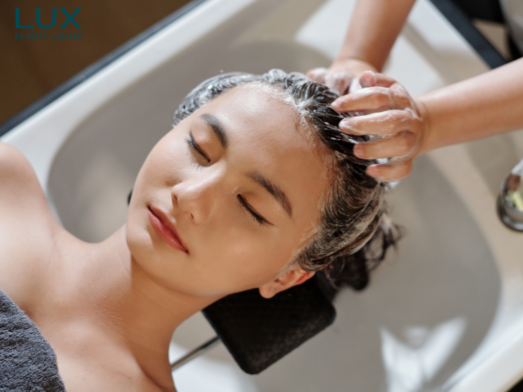 Gội đầu với tần suất phù hợp sẽ giúp tóc bớt khô xơ hơn