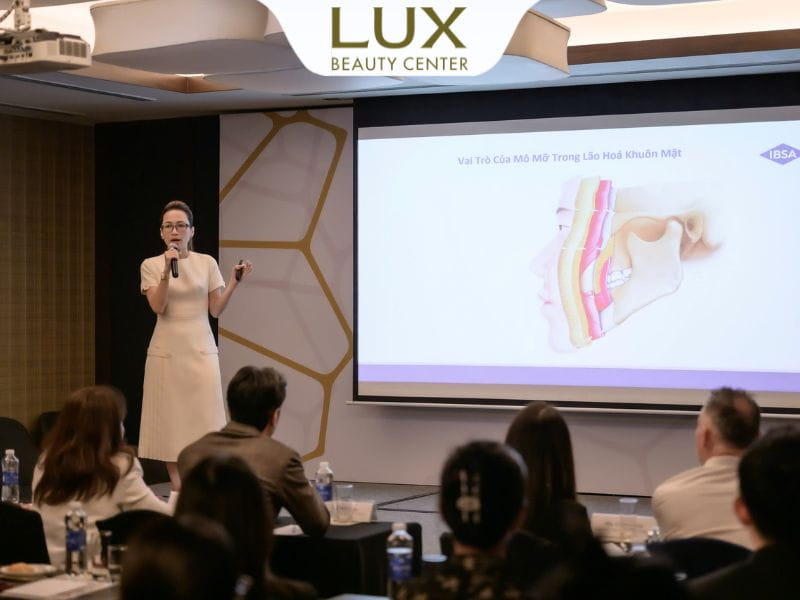 bác sĩ chia sẻ với độc giả tại IBSA