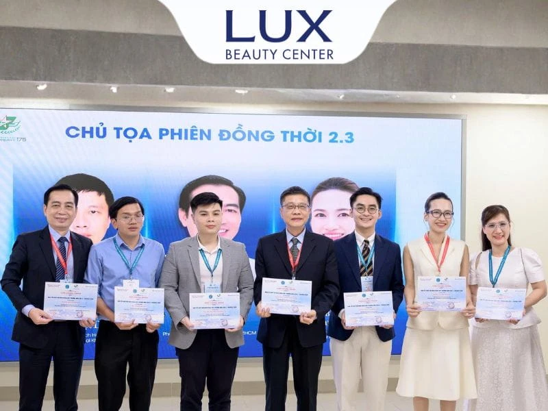 Chủ tọa phiên đồng thời 2.3