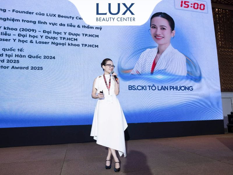 hình bác sĩ đang báo cáo tại CAD 2026