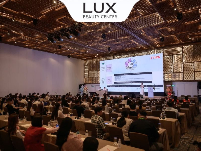 hình bác sĩ chia sẻ tại CAD 2026 và khách mời bên dưới