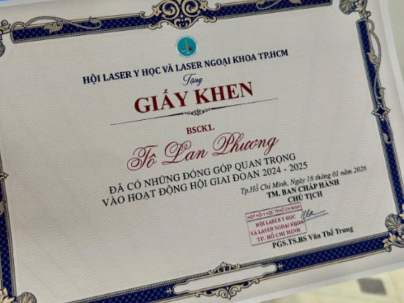 hình ảnh giấy khen của hội laser y học và laser ngoại khoa tphcm trao cho bác sĩ tô lan phương